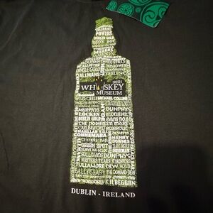 Irish Whiskey Museum dublin Ireland whiskey  T-shirt. Size L.  NEW WITH TAGS